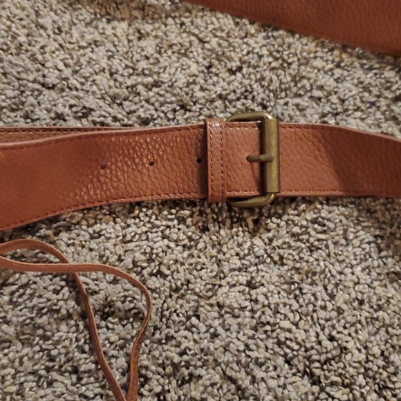 Express Leather Shoulder Bag - Picture 6 of 7